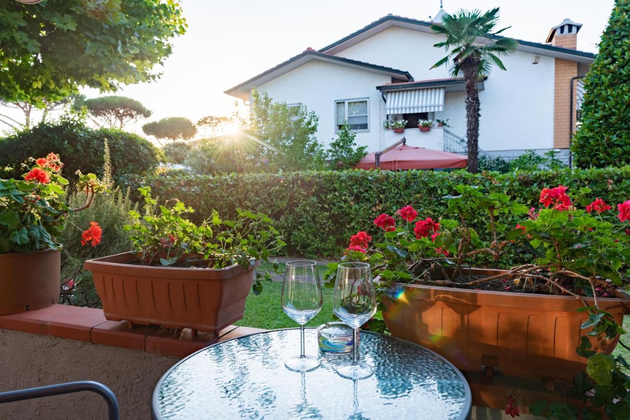 Apartment Holiday Versilia Camaiore Exterior foto